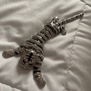 Tiger shoulder brooch